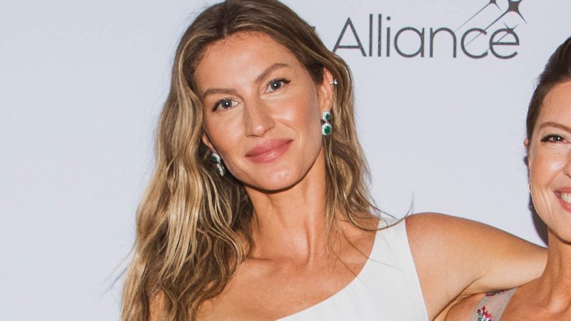 Gisele Bündchen Posa Com A Irmã Gémea Em Evento Revista Nova Imagem 3691