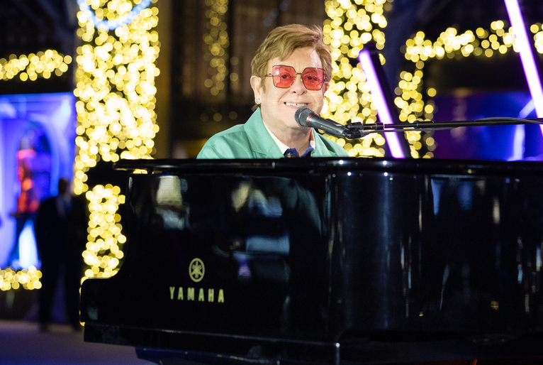 Elton John Se Despede Dos Palcos Após 50 Anos De Carreira – Revista ...